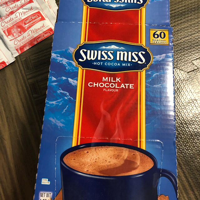 Swiss miss コストコ ココア 30袋 食品/飲料/酒の飲料(コーヒー)の商品写真