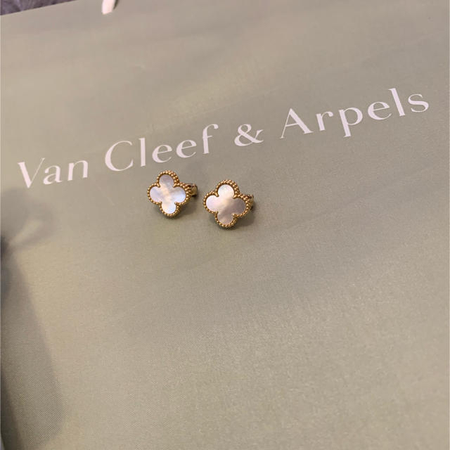 Van Cleef & Arpels(ヴァンクリーフアンドアーペル)のヴァンクリーフ&アーペル アルハンブラ イヤリング ピアス レディースのアクセサリー(ピアス)の商品写真