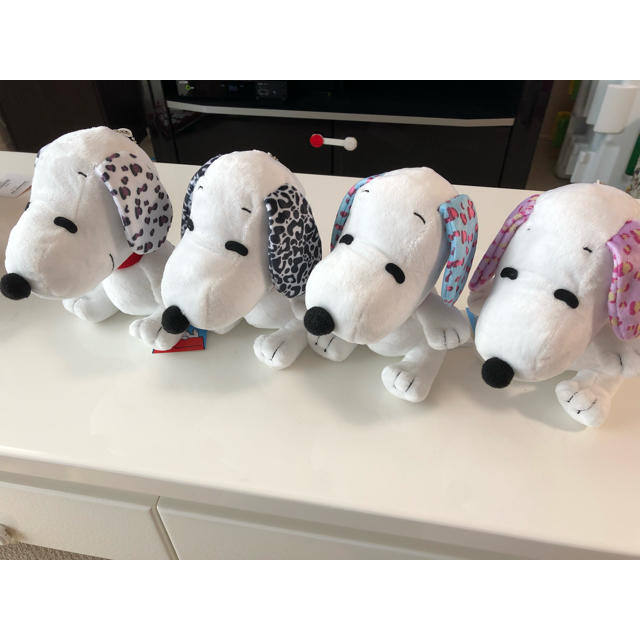 SNOOPY(スヌーピー)のスヌーピー ぬいぐるみ　4体（4色セット） エンタメ/ホビーのおもちゃ/ぬいぐるみ(ぬいぐるみ)の商品写真