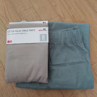 ユニクロ(UNIQLO)のコットンリラックスアンクルパンツ　XL(カジュアルパンツ)