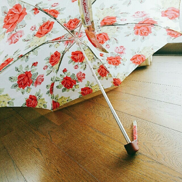 Cath Kidston(キャスキッドソン)のキャス・キッドソンの折り畳み傘 レディースのファッション小物(傘)の商品写真