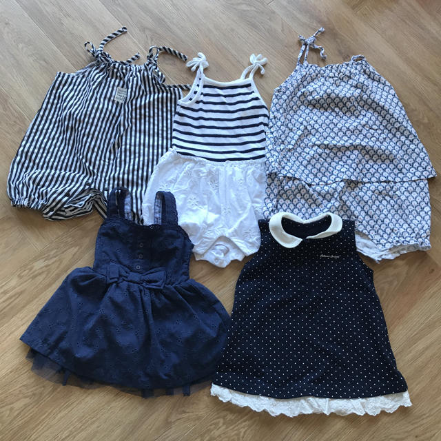 babyGAP(ベビーギャップ)の半袖、ロンパース女の子70〜80まとめ売り キッズ/ベビー/マタニティのベビー服(~85cm)(ロンパース)の商品写真