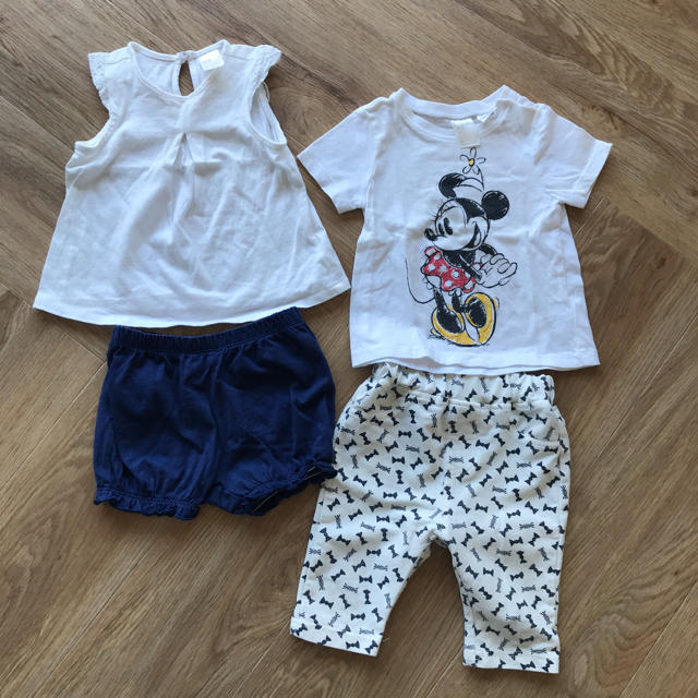 babyGAP(ベビーギャップ)の半袖、ロンパース女の子70〜80まとめ売り キッズ/ベビー/マタニティのベビー服(~85cm)(ロンパース)の商品写真