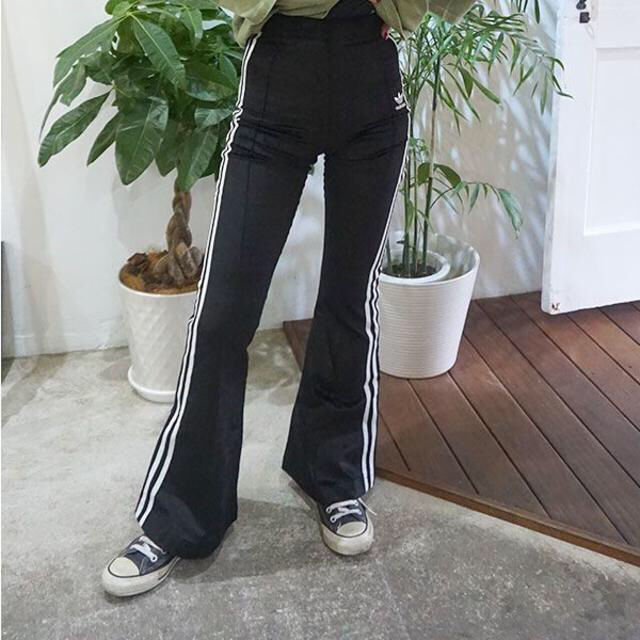 adidas - adidas originals フレアトラックパンツの通販 by おん adidas - adidas originals フレアトラックパンツの通販 by おん