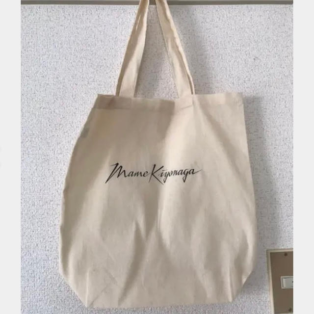 mame(マメ)のmamekurogouchi kiyonaga ノベルティ ステッカー付き レディースのバッグ(トートバッグ)の商品写真