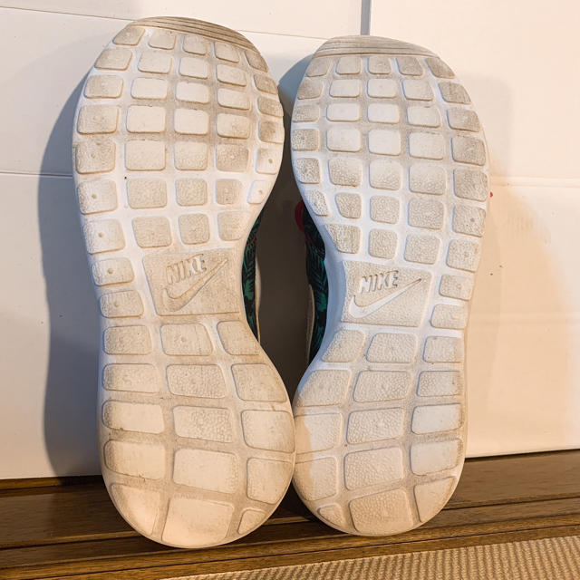 NIKE(ナイキ)のナイキ ボタニカル柄スニーカー レディースの靴/シューズ(スニーカー)の商品写真