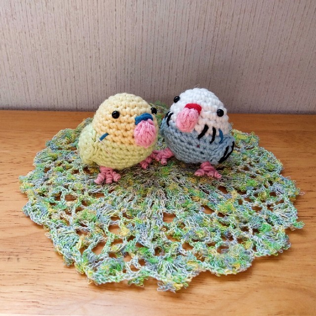 ハンドメイド　おとぼけ インコ セット　あみぐるみ ハンドメイドのぬいぐるみ/人形(あみぐるみ)の商品写真