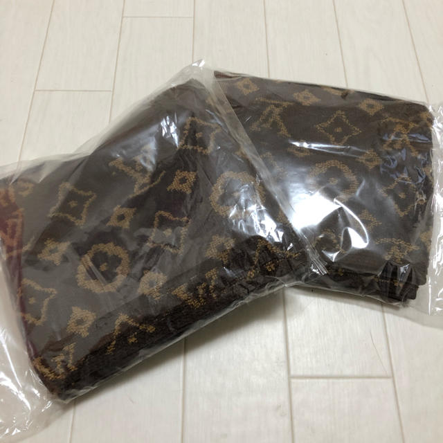 LOUIS VUITTON(ルイヴィトン)の【早い者勝ち】ヴィトン フェイス タオル2個セット インテリア/住まい/日用品の日用品/生活雑貨/旅行(タオル/バス用品)の商品写真