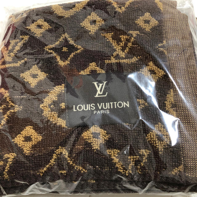 LOUIS VUITTON(ルイヴィトン)の【早い者勝ち】ヴィトン フェイス タオル2個セット インテリア/住まい/日用品の日用品/生活雑貨/旅行(タオル/バス用品)の商品写真