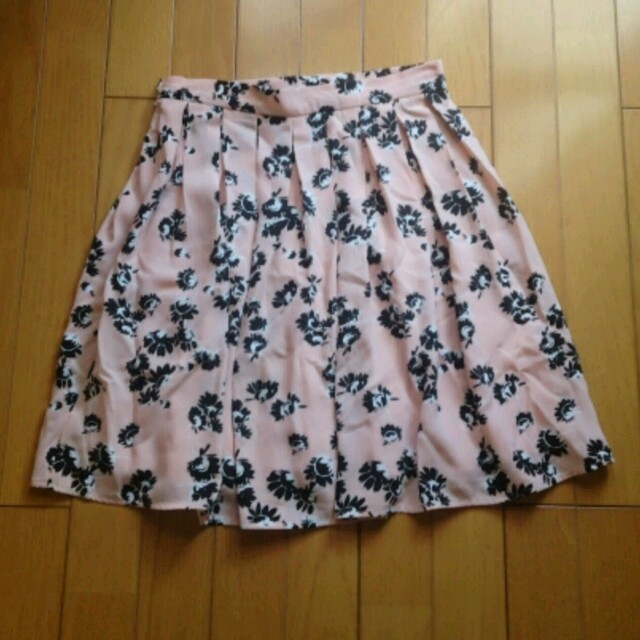 GU(ジーユー)の花柄スカート♡ レディースのスカート(ひざ丈スカート)の商品写真
