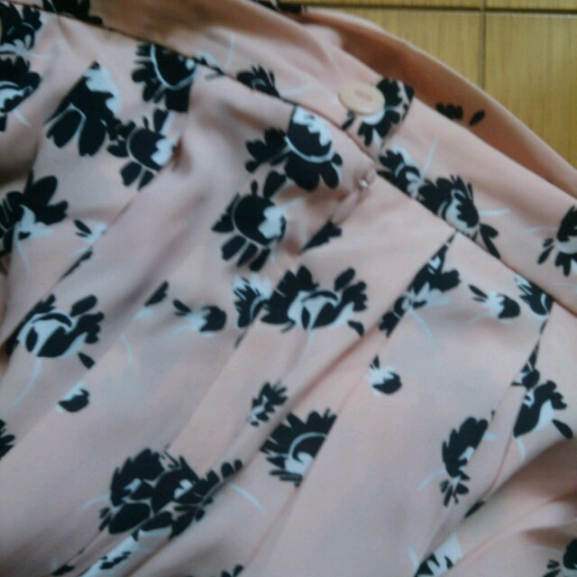 GU(ジーユー)の花柄スカート♡ レディースのスカート(ひざ丈スカート)の商品写真