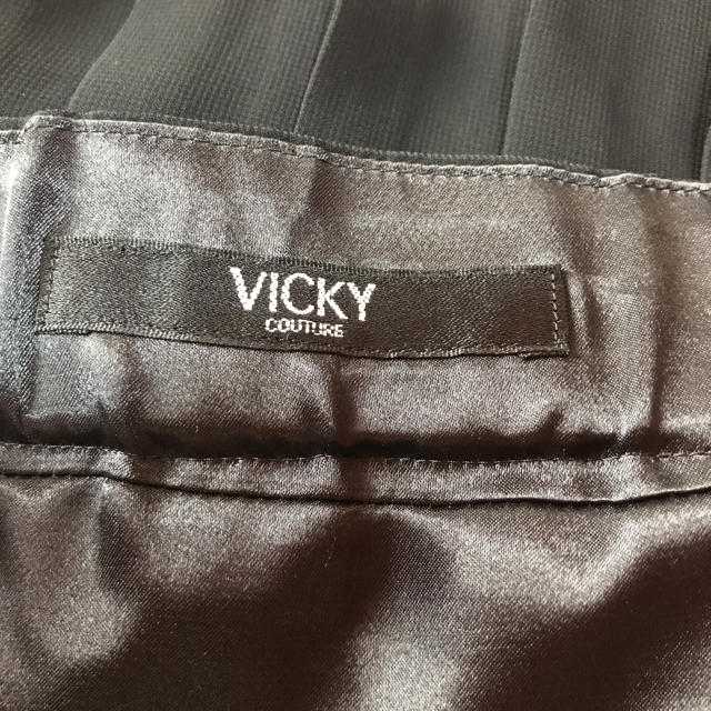 VICKY(ビッキー)のVICKY 黒ワンピース 結婚式・二次会 パーティードレス レディースのフォーマル/ドレス(ミディアムドレス)の商品写真