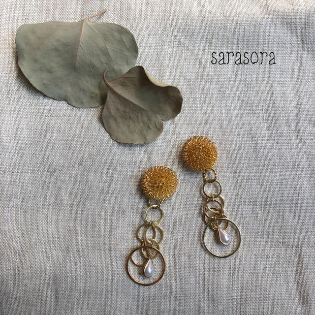 480 dandelion fluff×pearl earrings ハンドメイドのアクセサリー(ピアス)の商品写真