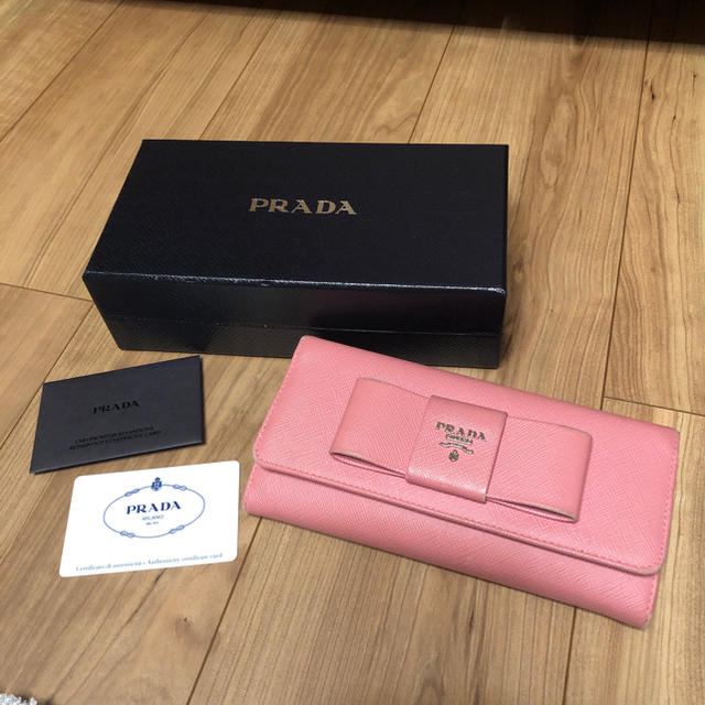 PRADA 長財布