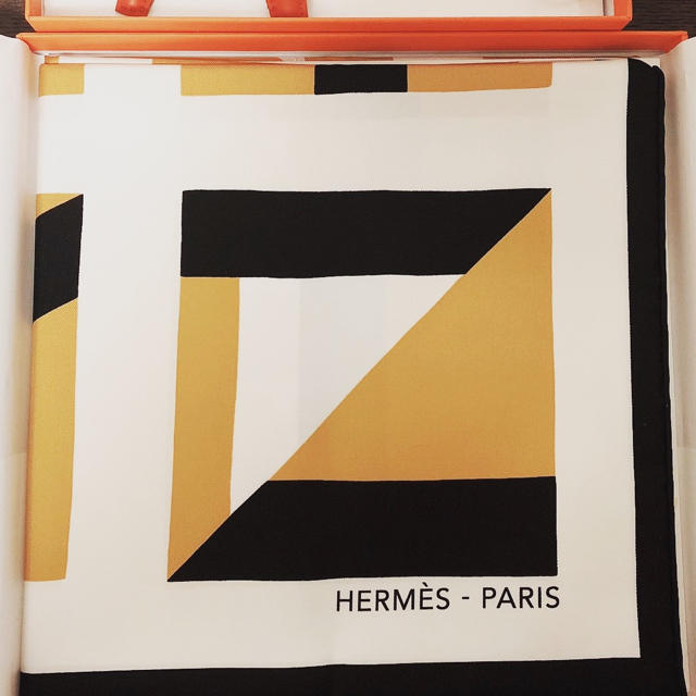 ファッション小物Hermes カレ スカーフ 90 (アルファベット)