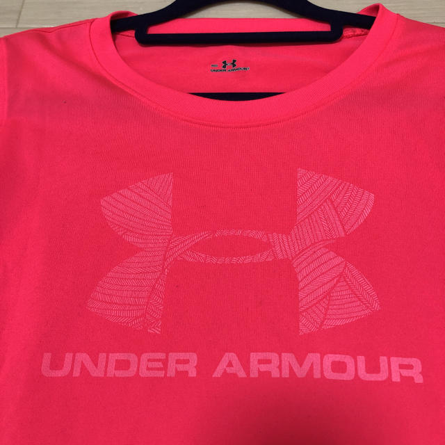 UNDER ARMOUR(アンダーアーマー)のアンダーアーマー 蛍光 Tシャツ レディースのトップス(Tシャツ(半袖/袖なし))の商品写真