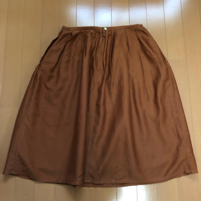 MUJI (無印良品)(ムジルシリョウヒン)の無印良品 シルク混 レンガ色スカート ひざ丈 L MUJI レディースのスカート(ひざ丈スカート)の商品写真