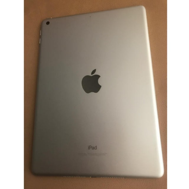 PC/タブレットipad 128gb　Wi-Fi 第6世代 2018春