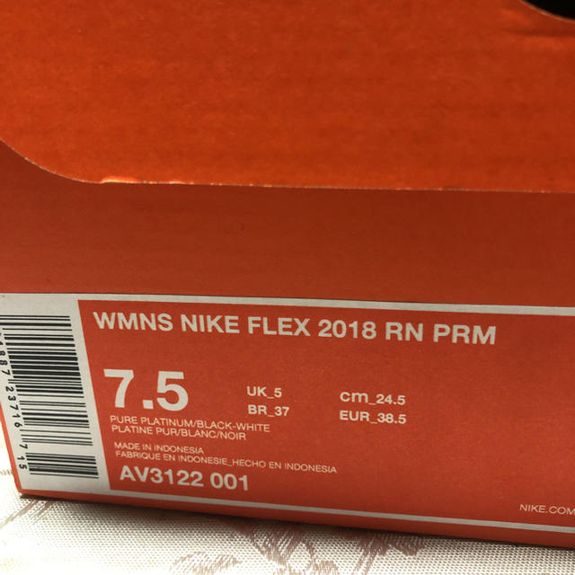 NIKE(ナイキ)の新品 NIKE WMNS FLEX 2018 RN PRM 24.5cm レディースの靴/シューズ(スニーカー)の商品写真