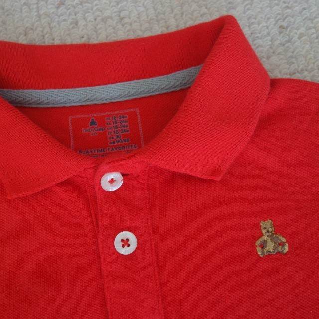 babyGAP(ベビーギャップ)のbaby GAP  赤  ポロシャツ  90㎝ キッズ/ベビー/マタニティのキッズ服男の子用(90cm~)(Tシャツ/カットソー)の商品写真