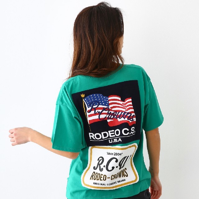 RODEO CROWNS WIDE BOWL(ロデオクラウンズワイドボウル)のグリーン メニータグTシャツ レディースのトップス(Tシャツ(半袖/袖なし))の商品写真