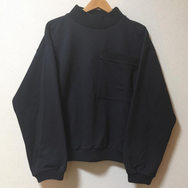 ゴーシャラブチンスキー モックネックスウェット