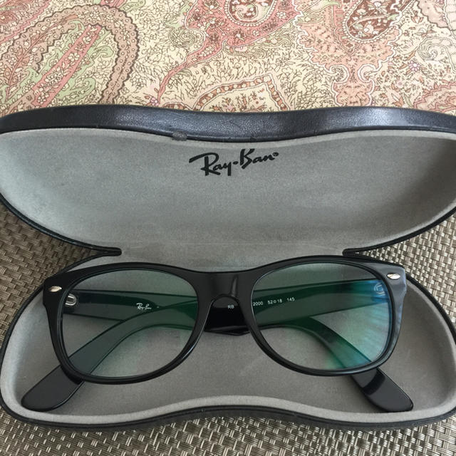 Ray-Ban(レイバン)のレイバン 伊達メガネ 黒ブチメガネフレーム レディースのファッション小物(サングラス/メガネ)の商品写真