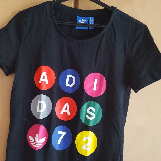 adidas(アディダス)のTシャツ　adidas　Mサイズ　レディース レディースのトップス(Tシャツ(半袖/袖なし))の商品写真