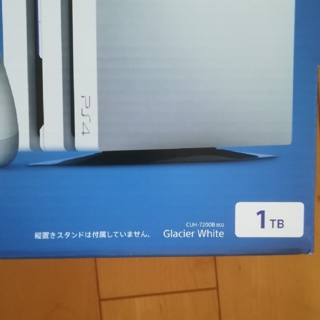 PlayStation4(プレイステーション4)のPS4 pro 1TB ホワイト エンタメ/ホビーのゲームソフト/ゲーム機本体(家庭用ゲーム機本体)の商品写真