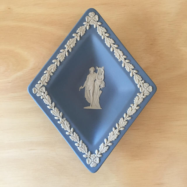 WEDGWOOD(ウェッジウッド)のウエッジウッド ジャスパー ペールブルー ダイアモンド形 小物入れ 箱付き インテリア/住まい/日用品のインテリア小物(小物入れ)の商品写真