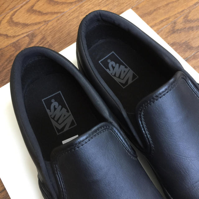 VANS(ヴァンズ)の28cm vans スリッポン 即完売希少モデル ブラックレザー オールブラック メンズの靴/シューズ(スニーカー)の商品写真