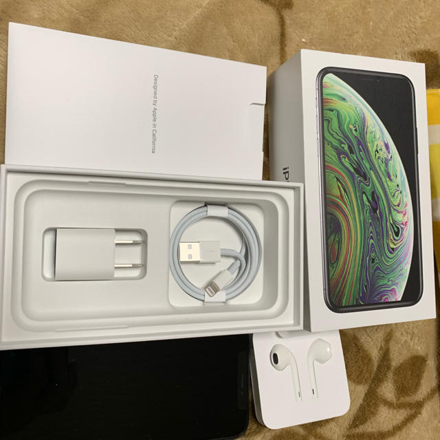 SIMロック解除済み 新品 64GB au iPhone XS スペースグレー