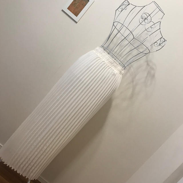 新品！ホワイトロングプリーツスカート  レディースのスカート(ロングスカート)の商品写真