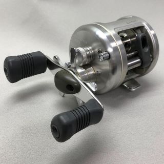 シマノ(SHIMANO)の❗️値下げ シマノ CALCUTTA 100 銀カルです美品！(リール)