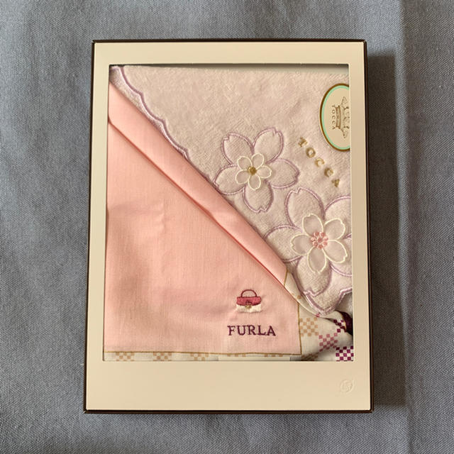 Furla(フルラ)のフルラ　プリントハンカチピンクトッカ TOCCA ハンカチ ハンドタオル 花  レディースのファッション小物(ハンカチ)の商品写真
