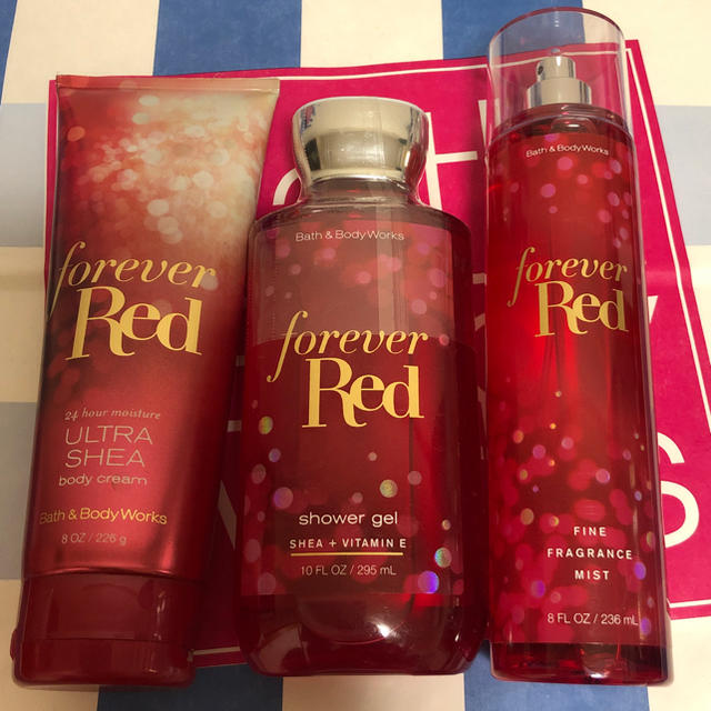 Bath & Body Works(バスアンドボディーワークス)のフォーエバーレッド☆ローション、ミスト、シャワージェルセット コスメ/美容のボディケア(ボディクリーム)の商品写真