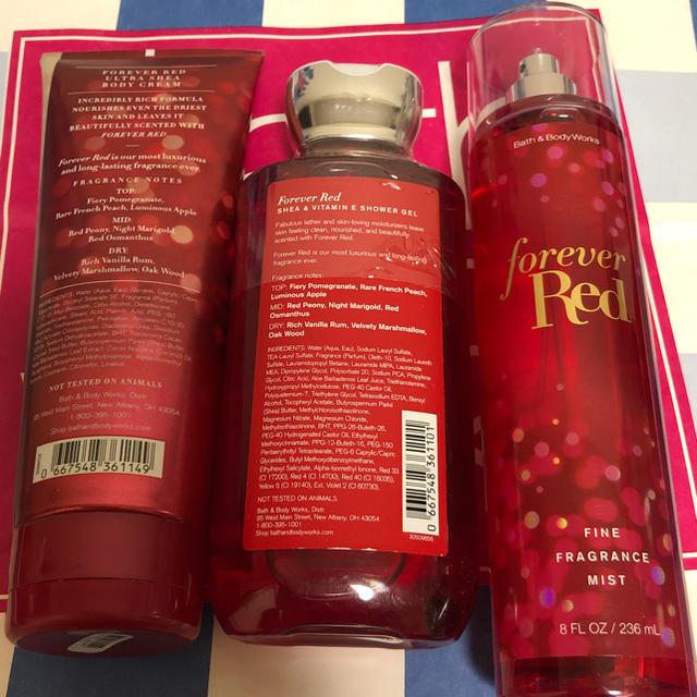 Bath & Body Works(バスアンドボディーワークス)のフォーエバーレッド☆ローション、ミスト、シャワージェルセット コスメ/美容のボディケア(ボディクリーム)の商品写真