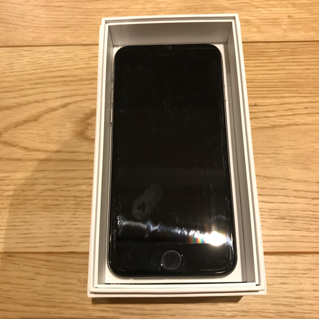 iPhone(アイフォーン)のiPhone 6 Silver 64 GB SIMフリー スマホ/家電/カメラのスマートフォン/携帯電話(スマートフォン本体)の商品写真