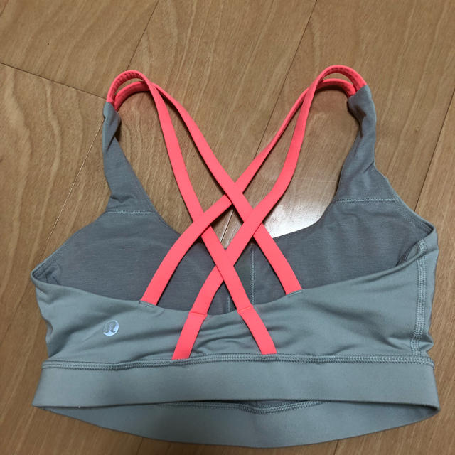 lululemon(ルルレモン)のlululemon  bratop 美品 6 スポーツ/アウトドアのトレーニング/エクササイズ(ヨガ)の商品写真