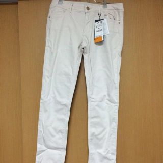 ザラ(ZARA)の新品＊オフホワイトスキニー38(デニム/ジーンズ)