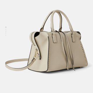 ザラ(ZARA)の今期 美品 ZARA スタッズ付きボストンバッグ(ボストンバッグ)