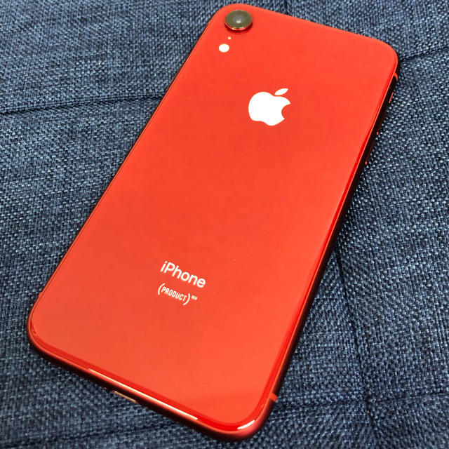 Apple(アップル)の（ほぼ未使用） iPhone XR RED au 128GB バッテリー100% スマホ/家電/カメラのスマートフォン/携帯電話(スマートフォン本体)の商品写真