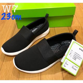 クロックス(crocs)の新品 クロックス ライトライド  スリップオン シューズ 黒 W7 23cm (スリッポン/モカシン)