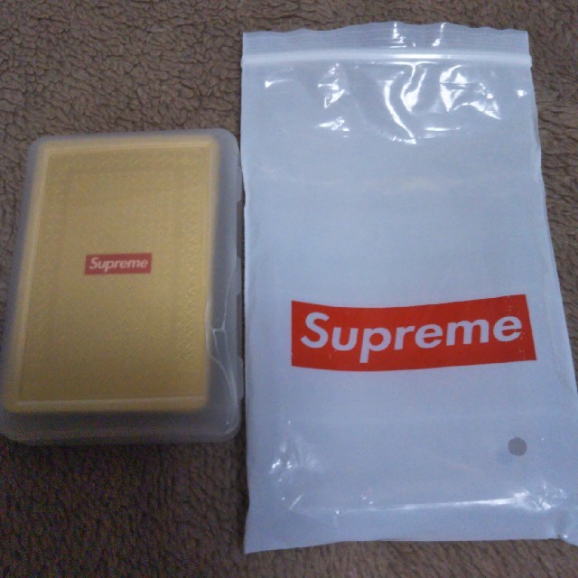 Supreme(シュプリーム)の本物　シュプリーム 　トランプ　 GOLD エンタメ/ホビーのテーブルゲーム/ホビー(トランプ/UNO)の商品写真