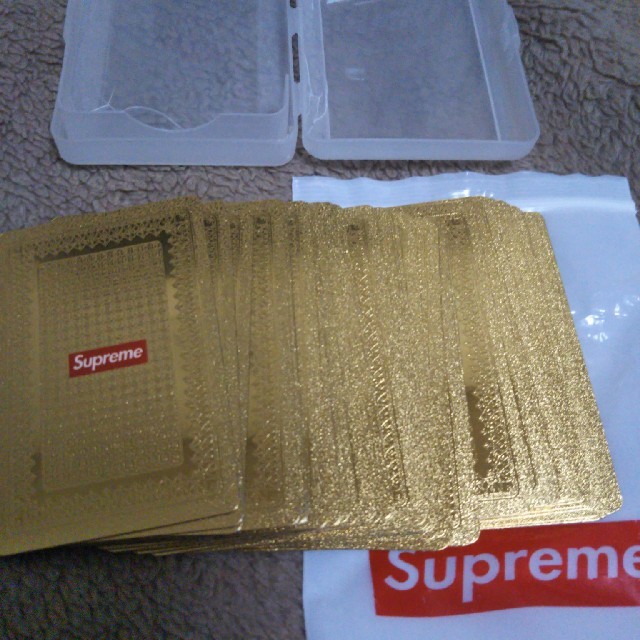 Supreme(シュプリーム)の本物　シュプリーム 　トランプ　 GOLD エンタメ/ホビーのテーブルゲーム/ホビー(トランプ/UNO)の商品写真