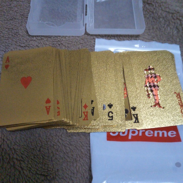 Supreme(シュプリーム)の本物　シュプリーム 　トランプ　 GOLD エンタメ/ホビーのテーブルゲーム/ホビー(トランプ/UNO)の商品写真