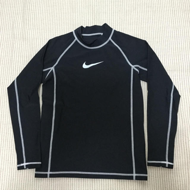 NIKE(ナイキ)のNIKE ラッシュガード 140 キッズ/ベビー/マタニティのキッズ服男の子用(90cm~)(水着)の商品写真