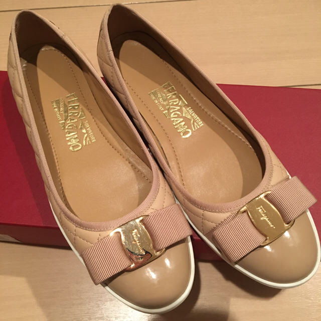 ブランドのギフト
Ferragamo - tong0530様専用!!! バレエシューズ ブランドのギフト
Ferragamo - tong0530様専用!!! バレエシューズ