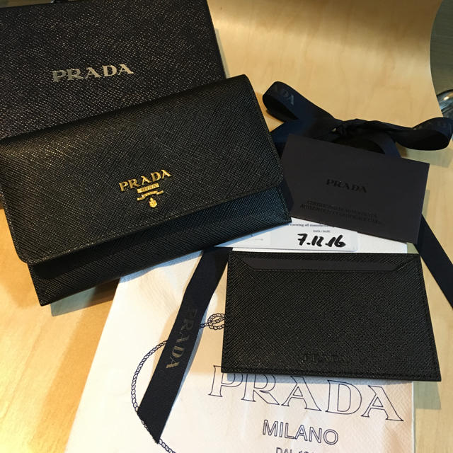 新品未使用 先月購入 PRADA カードケース 名刺入れ プラダ