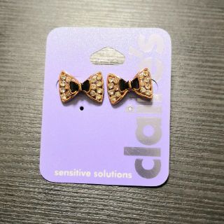 クレアーズ(claire's)の新品送料込！クレアーズ ラインストーン付リボンピアス ポイント消化(ピアス)